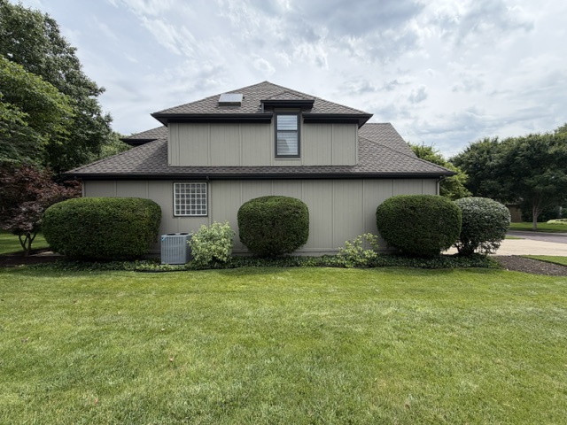 Bush and shrub trimming in Overland Park, Kansas