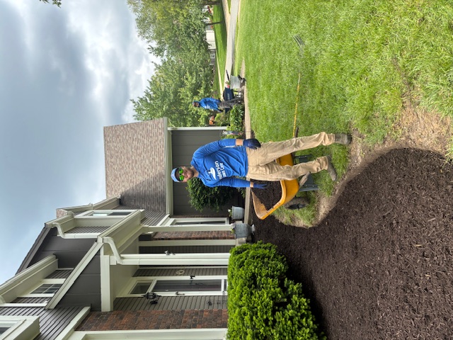 Mulch delivery and spreading in Overland Park Kansas