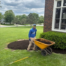 Mulch-delivery-and-spreading-in-Overland-Park-Kansas 1